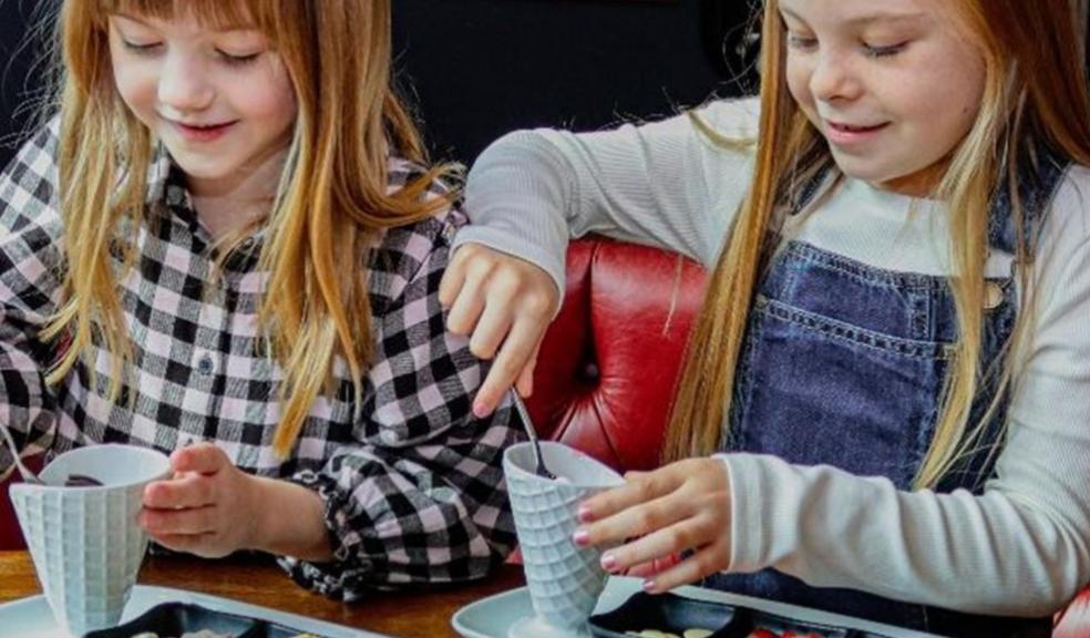 picture of Children at Fridays Restaurant