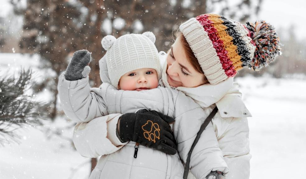 picture of Mum and baby in the snow