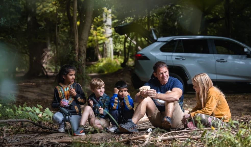 picture of SteveBackshall with Kids and Toyota RAV4