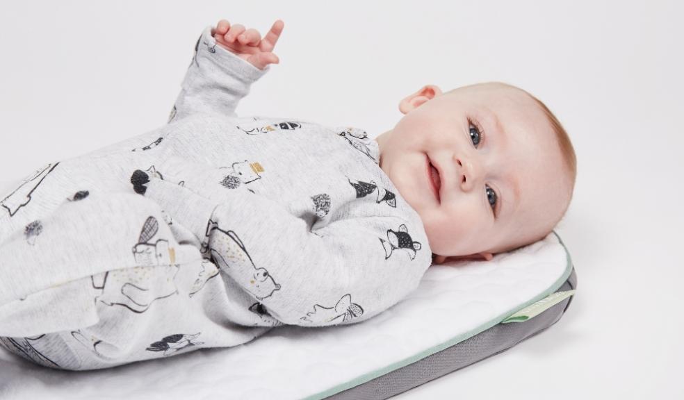 Picture of a baby laying on the suuthe smartmat