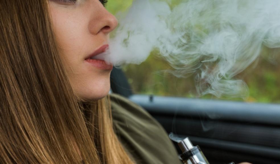 picture of a teen vaping