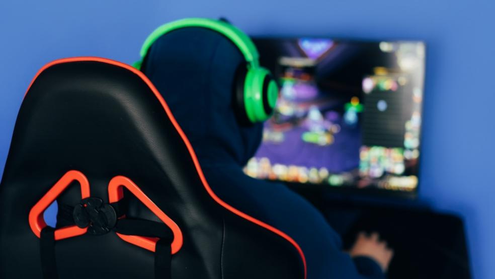 picture of teenager gaming