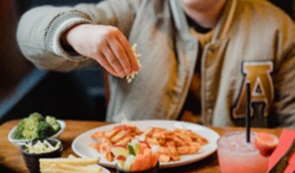 picture of a child eating at TGI Fridays