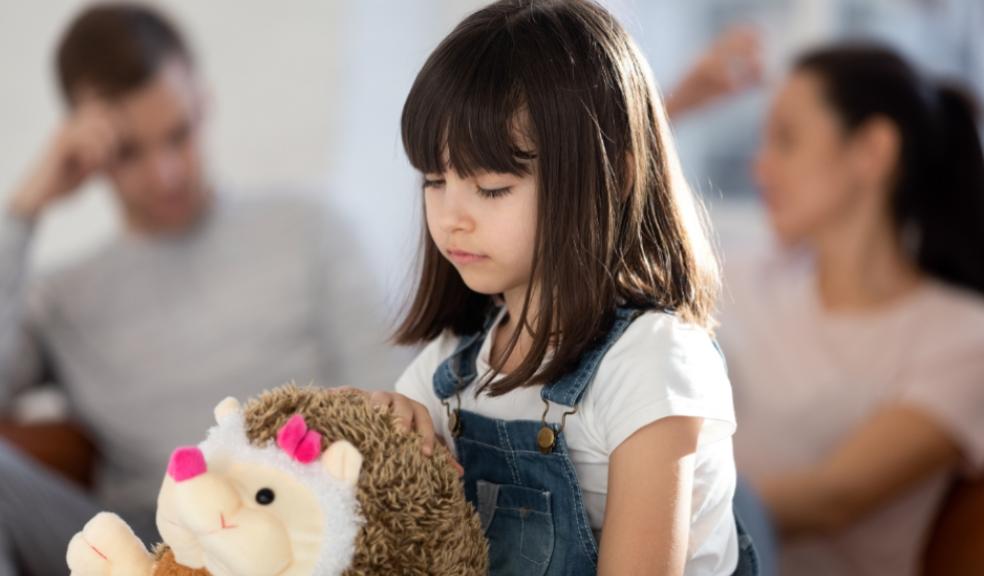 picture of sad child in the middle of parental conflict