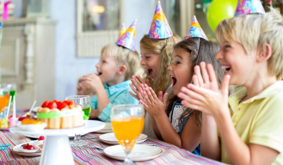 picture of a childrens birthday party