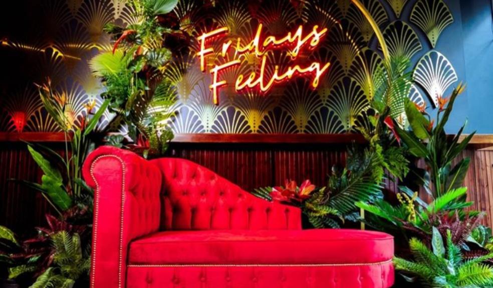 Picture of a red sofa at TGI Fridays
