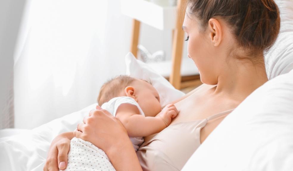 picture of a mum breastfeeding her baby