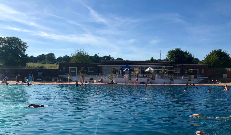 picture of a outdoor lido swimming pool