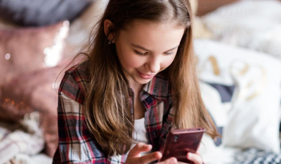 picture of a child online on their phone