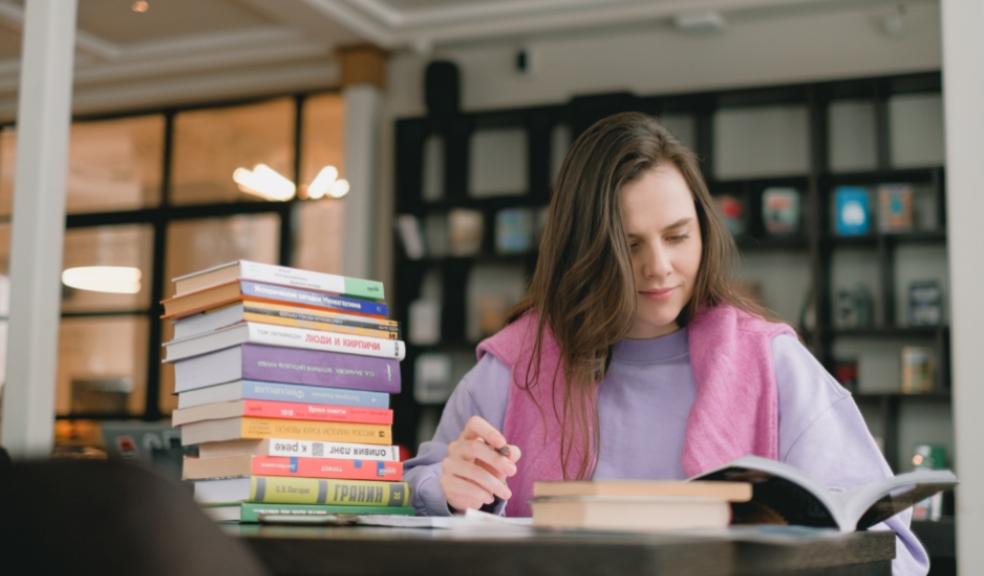 picture of a girl revising