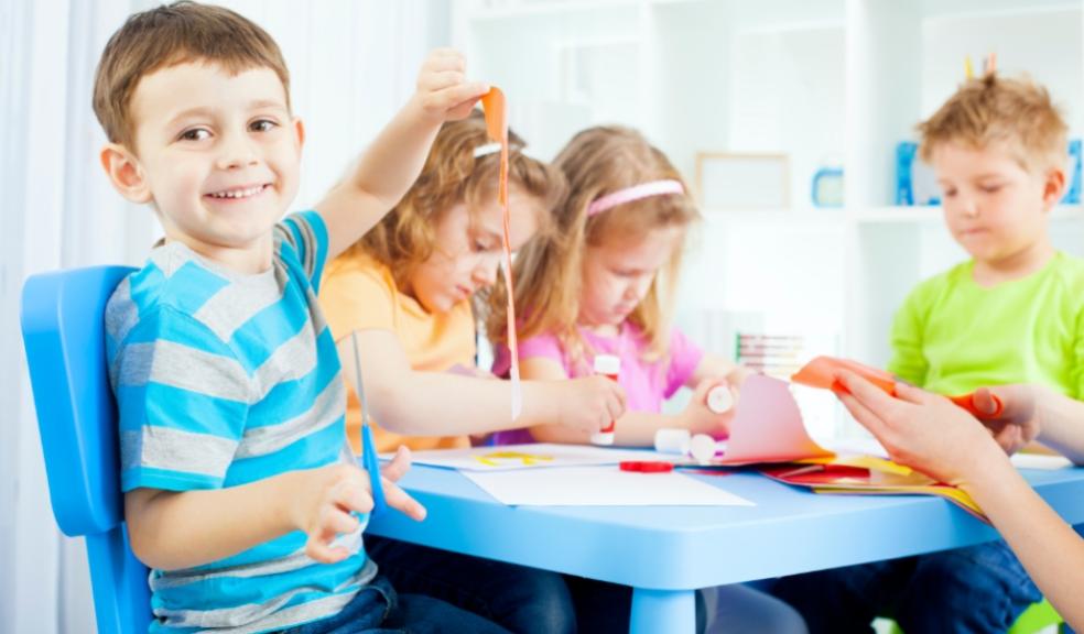 picture of children doing craft