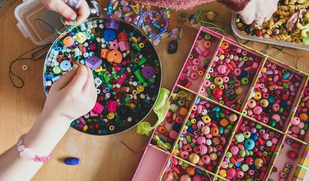 children making crafts with beads