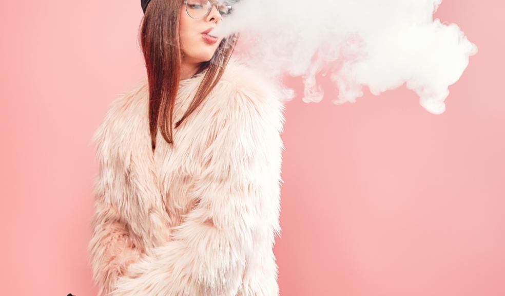 picture of a teen vaping