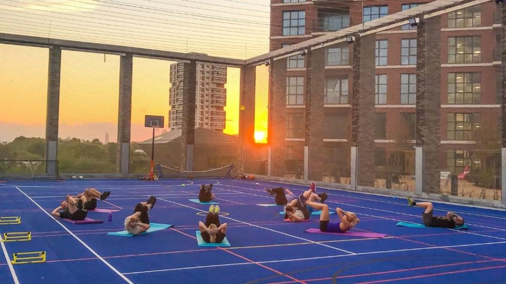 picture of an outdoor exercise class