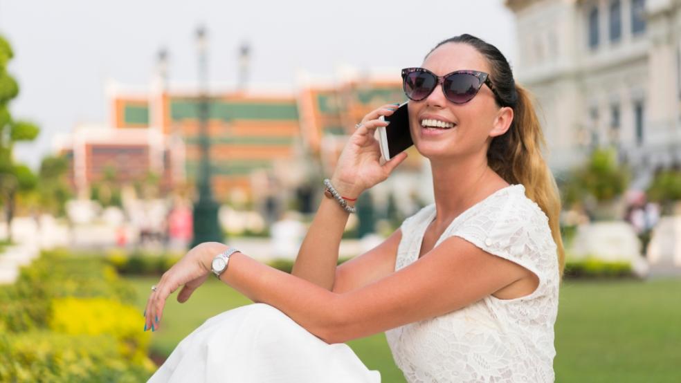 picture of woman on the phone on holiday
