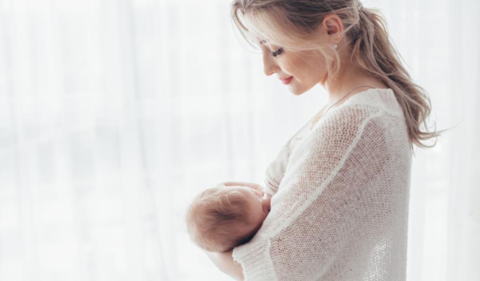 picture of a mum breastfeeding