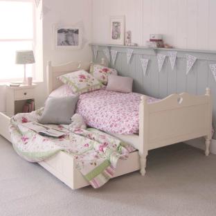 picture of carved heart bed with trundle bed