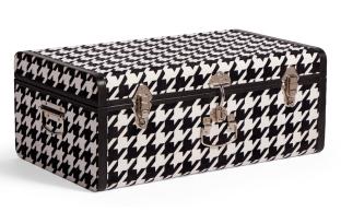 picture of houndstooth trunk