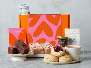 picture of cutter and squidge valentines afternoon tea box