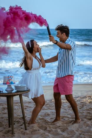 picture of a couple having a gender reveal