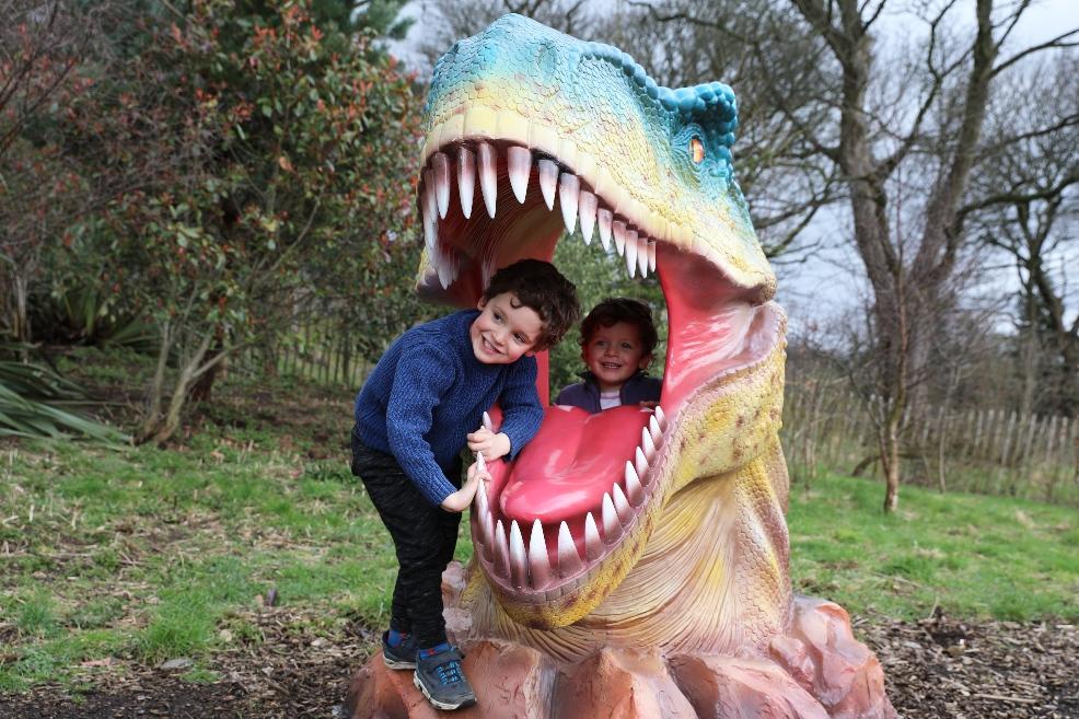 picture of children playing with a t-rex head at Edinburgh Zoo