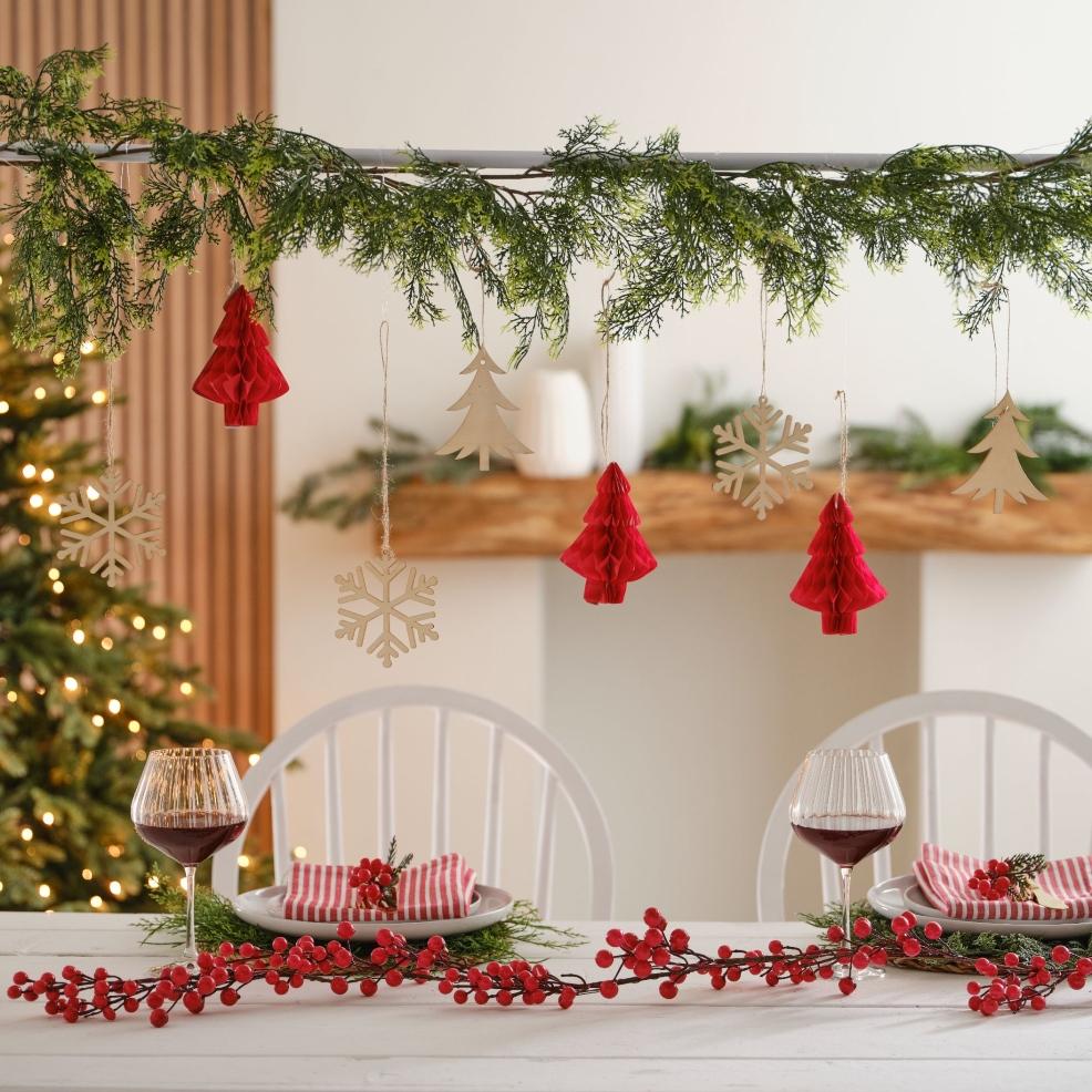 picture of a Christmas table