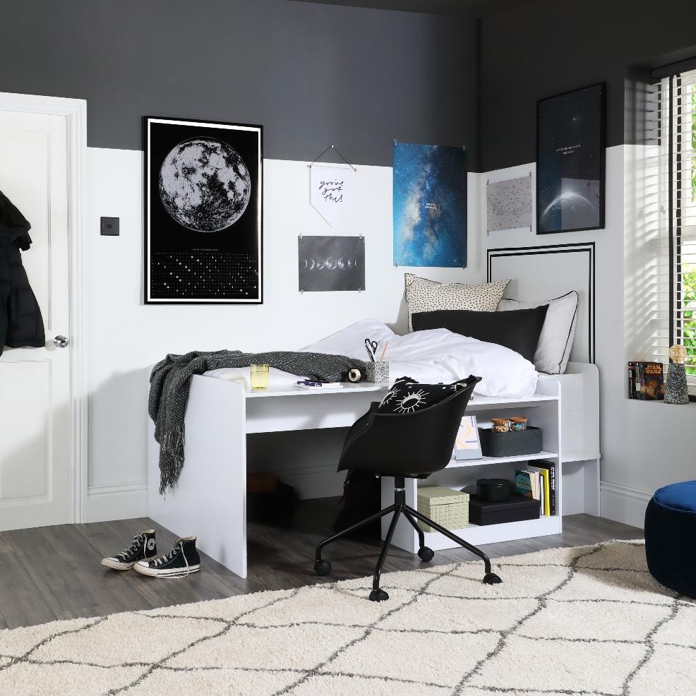 picture of Comet Bed in a space themed bedroom
