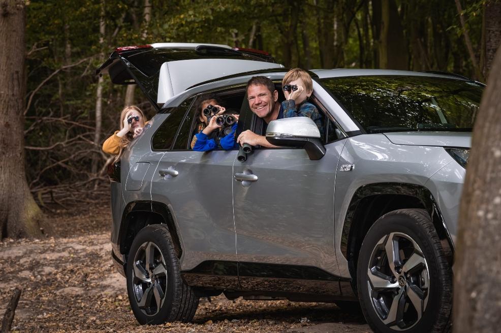picture of Steve Backshall in a Toyota RAV4 with children in