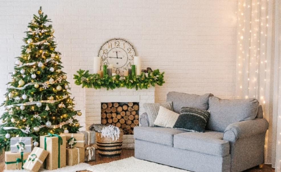picture of a living room with christmas decorations