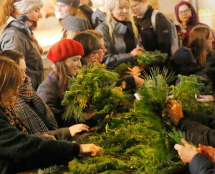 picture of christmas wreath making at seven dials christmas festival