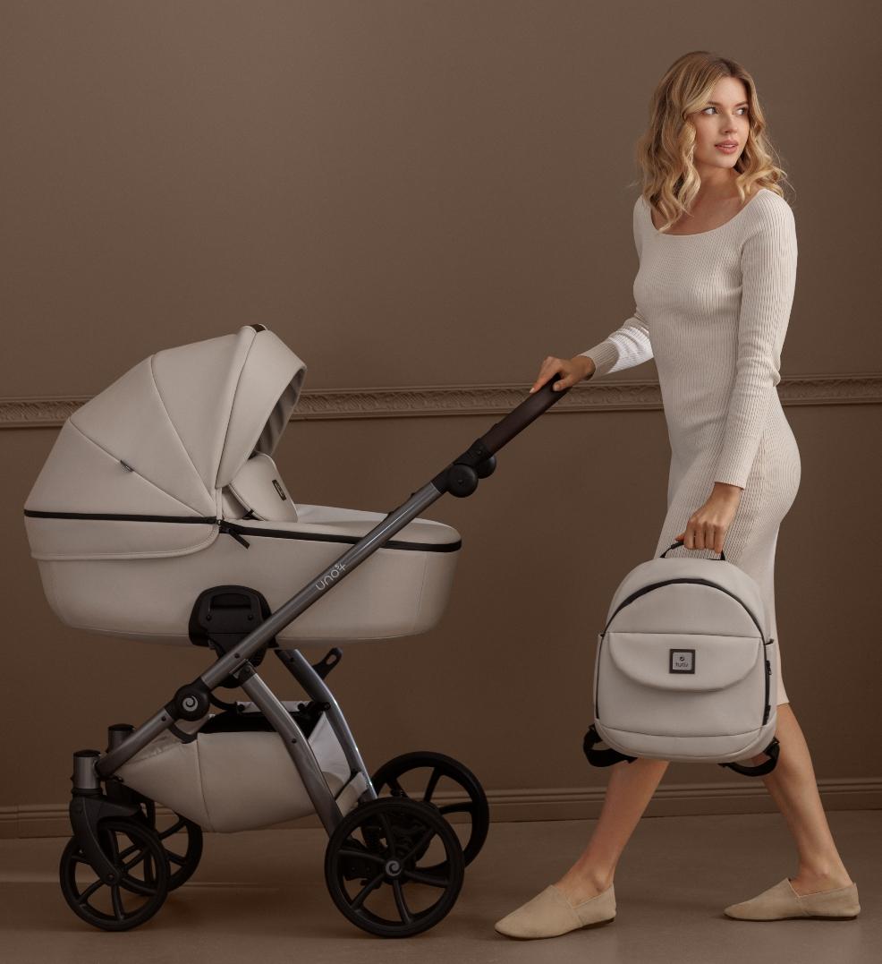 Tutis Uno 5 stroller with glamorous mum picture of Tutis Uno 5 stroller with glamorous mum