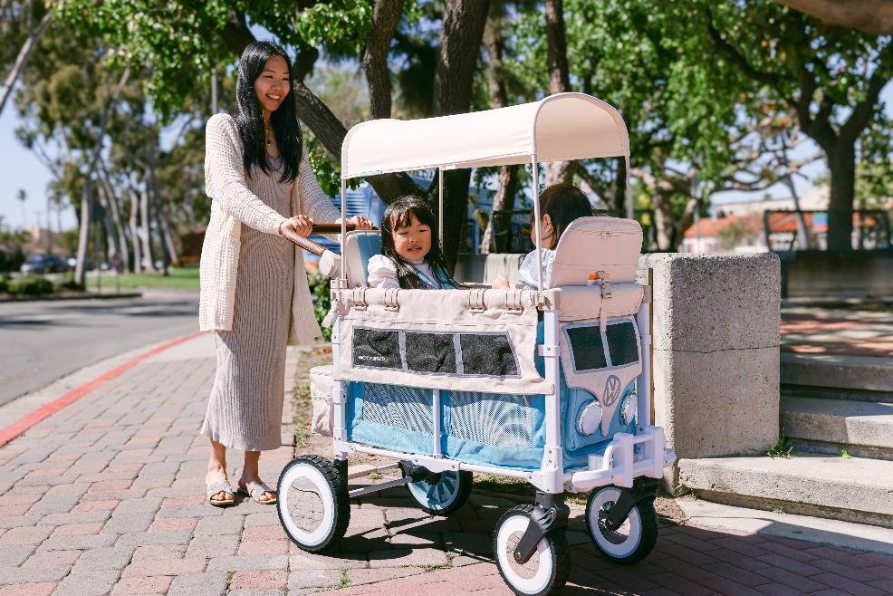 picture of a mum and children using a WonderFold VW2 Volkswagen