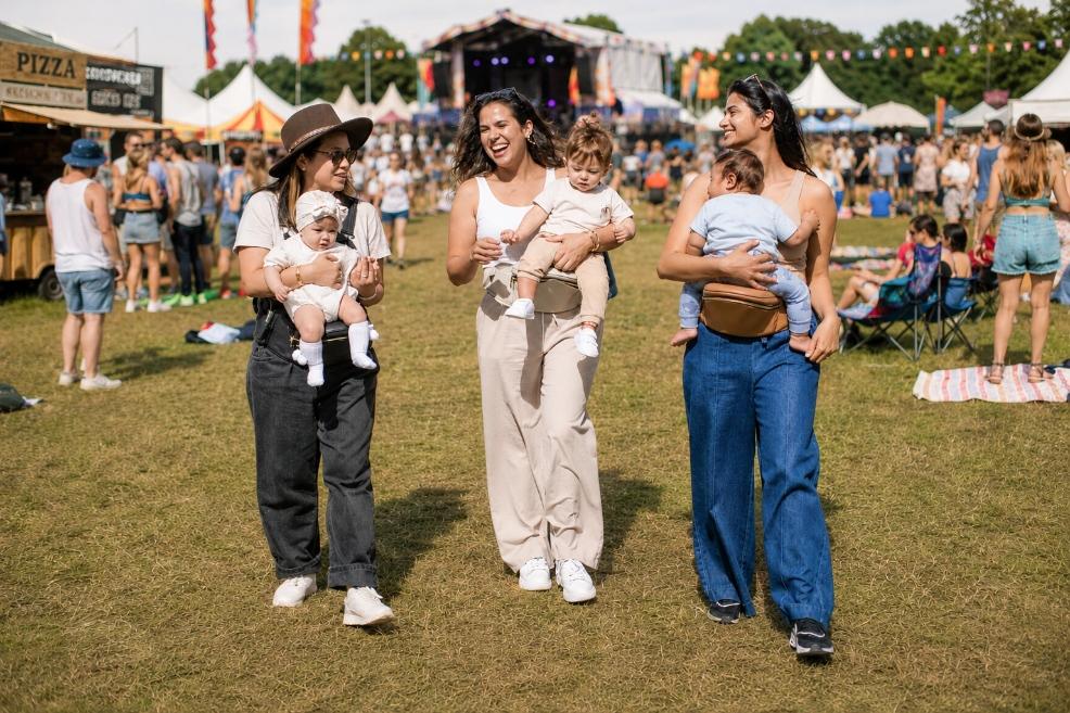 a happy mums and babies using the Hackerlily hipsurfer at a Festival picture of a happy mums and babies using the Hackerlily hipsurfer at a Festival