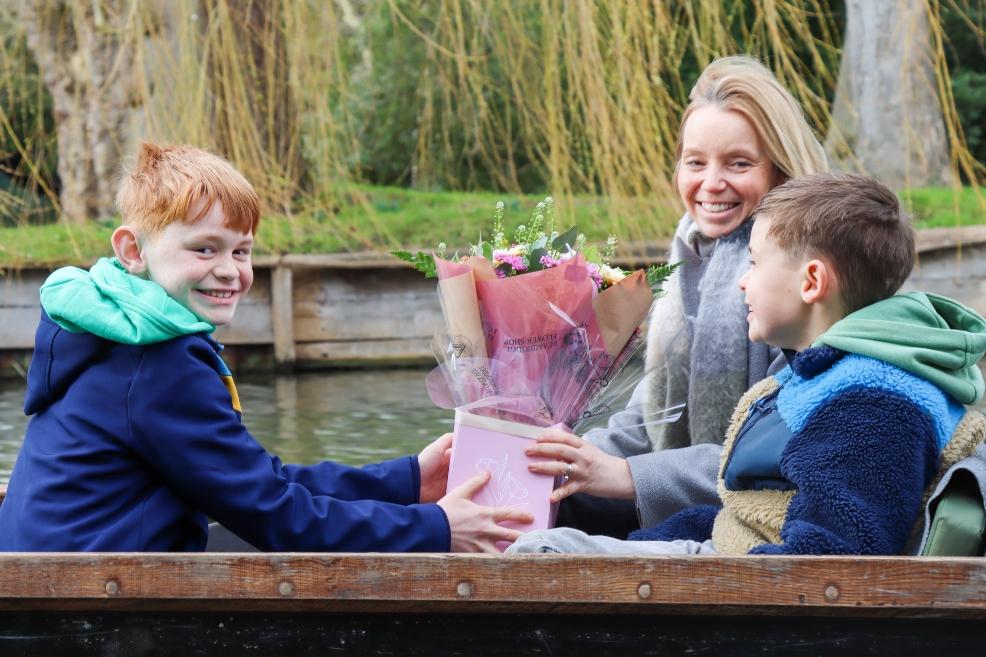 picture of a Mothers day punting experience