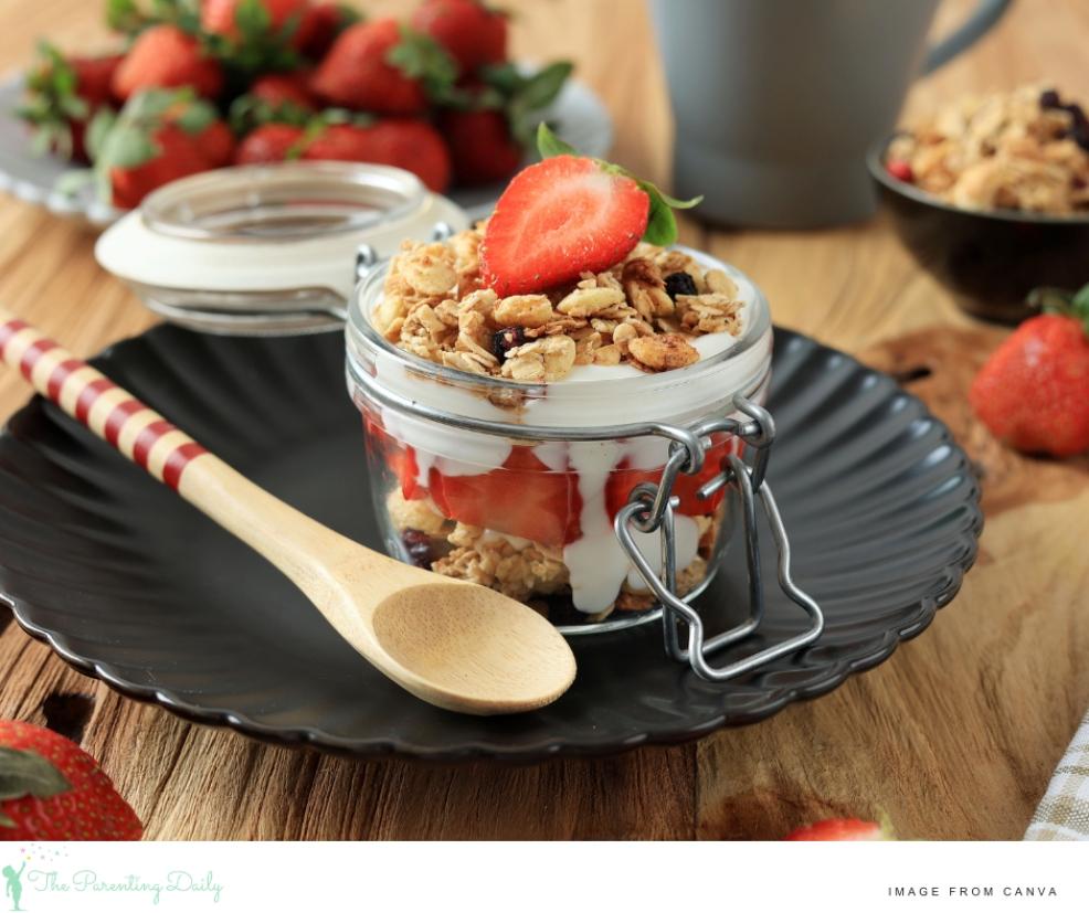 picture of an overnight breakfast pot with yoghurt fruit and muesli for an easy teen breakfast
