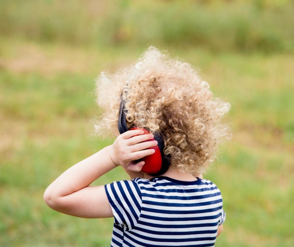 picture of a child wearing ear defenders