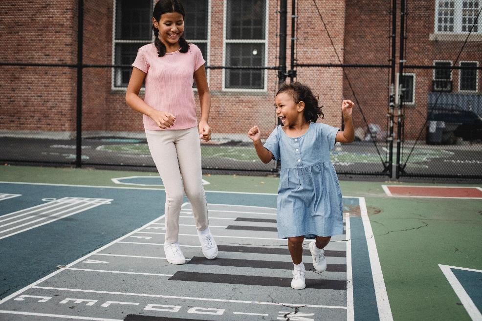 children playing outside picture of children playing outside