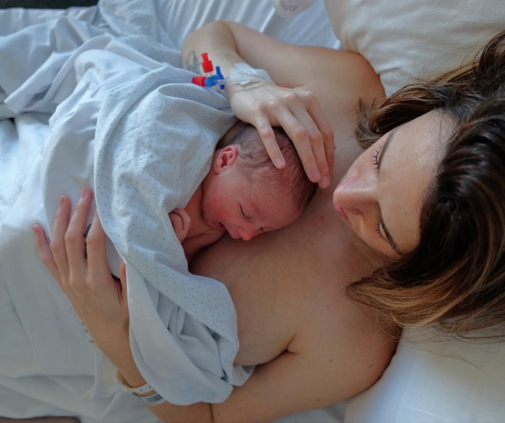 picture of mum and baby having skin to skin