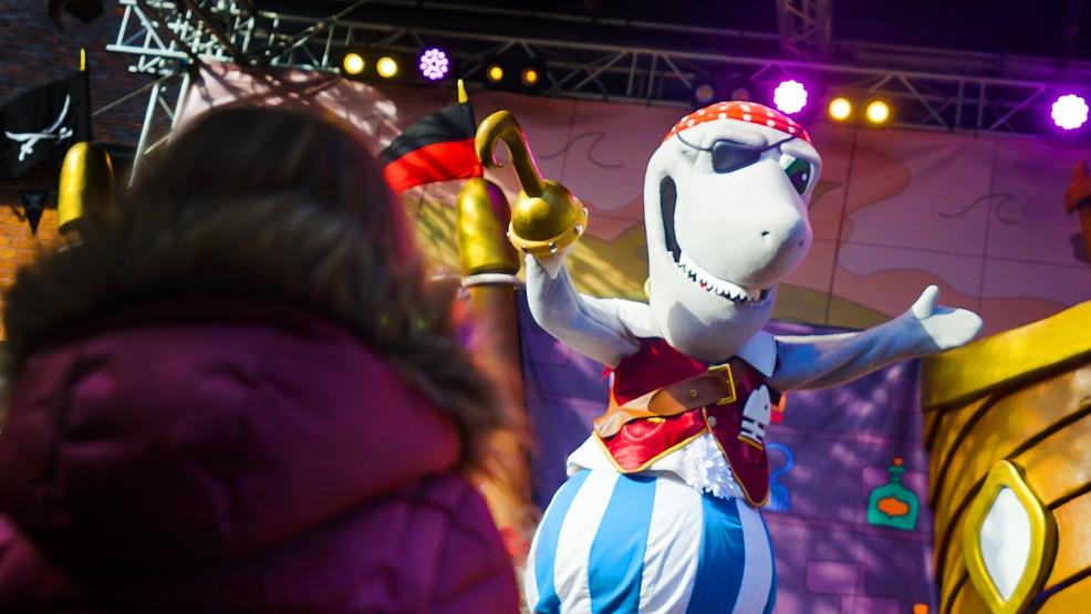 picture of pirate show at Alton Towers