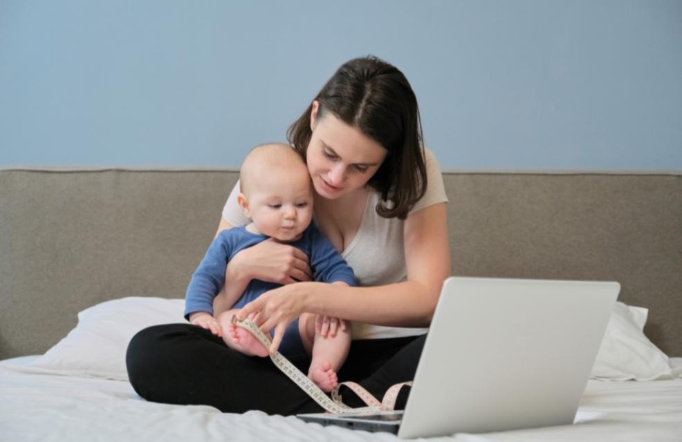 picture of mum measuring baby feet