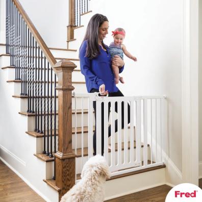 picture of mum and baby using Fred Pressure Fit Wooden Stairgate at home