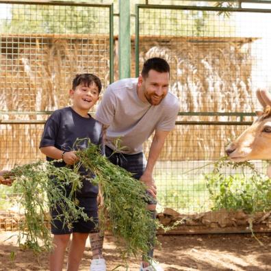 picture of Leo Messi at a Saudi farm meeting the Arabian Gazelle