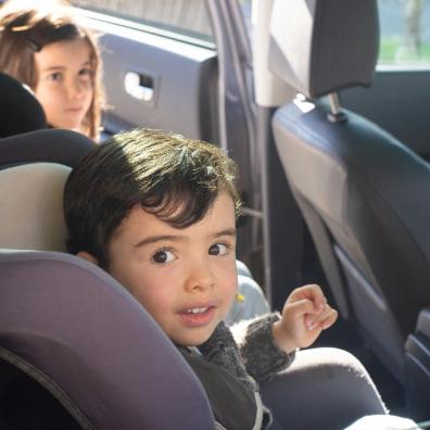 picture of children in car seats in the back of a car
