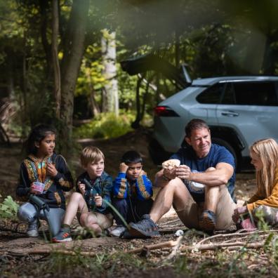 picture of SteveBackshall with Kids and Toyota RAV4