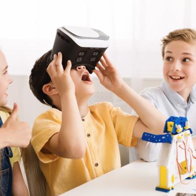 picture of children using vr in the classroom
