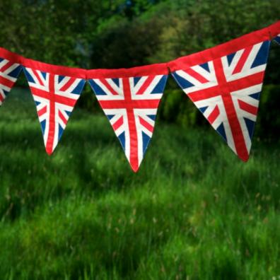 picture of outdoor jubilee bunting