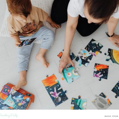 picture of a parent and child doing a puzzle to promote problem solving skills
