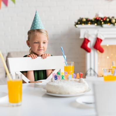 picture of a childs birthday party