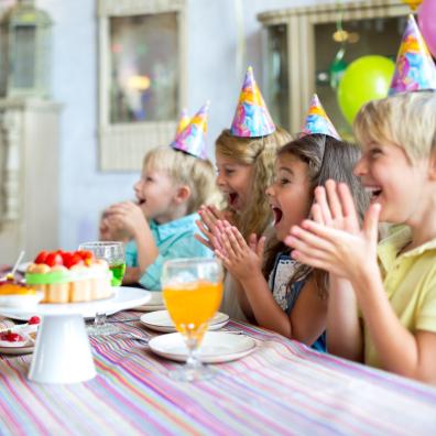 picture of a childrens birthday party