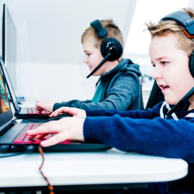 picture of kids gaming